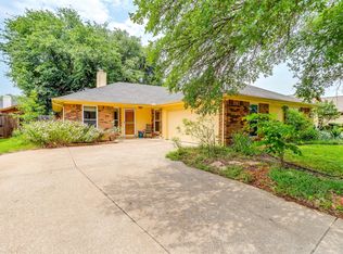1824 Altacrest Dr, Grapevine, TX 76051