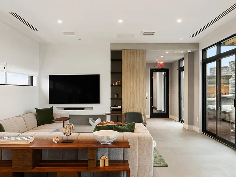 50 Varet St #4H — Photo 17
