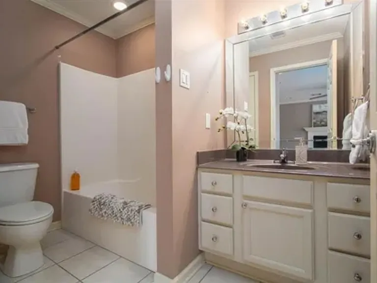 545 Versailles Blvd #A — Photo 7