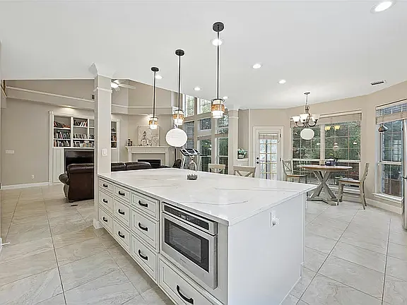 10700 Hastings Ln — Photo 8