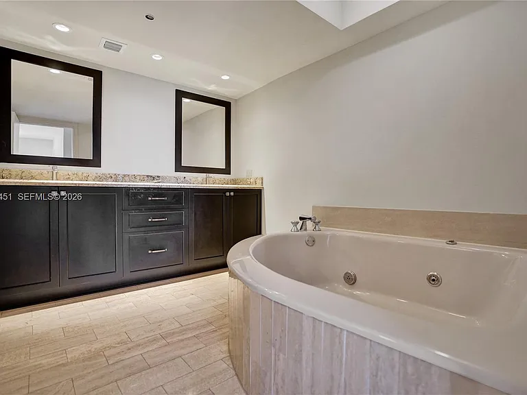 19667 Turnberry Way #9B — Photo 33