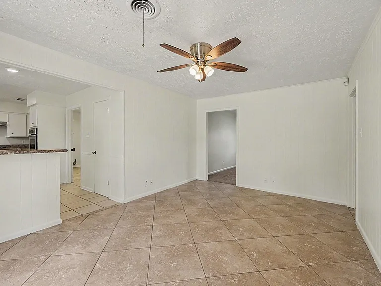 9315 Val Verde St — Photo 6