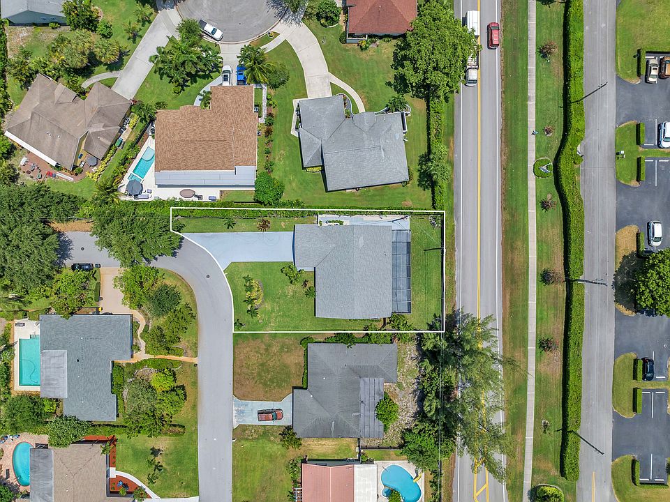 1st image of 654 West Dr