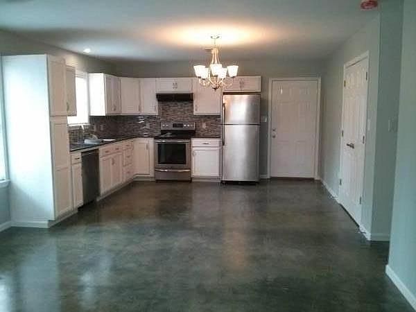 2nd image of 2069 Lake Vernon Rd