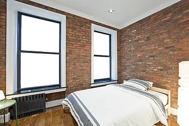 Rented by R New York