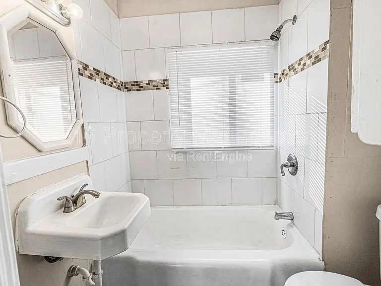 5713 Brooklyn Ave — Photo 7