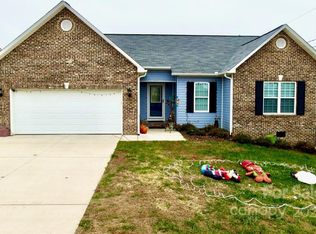 1355 Landsdowne Dr, Conover, NC 28613