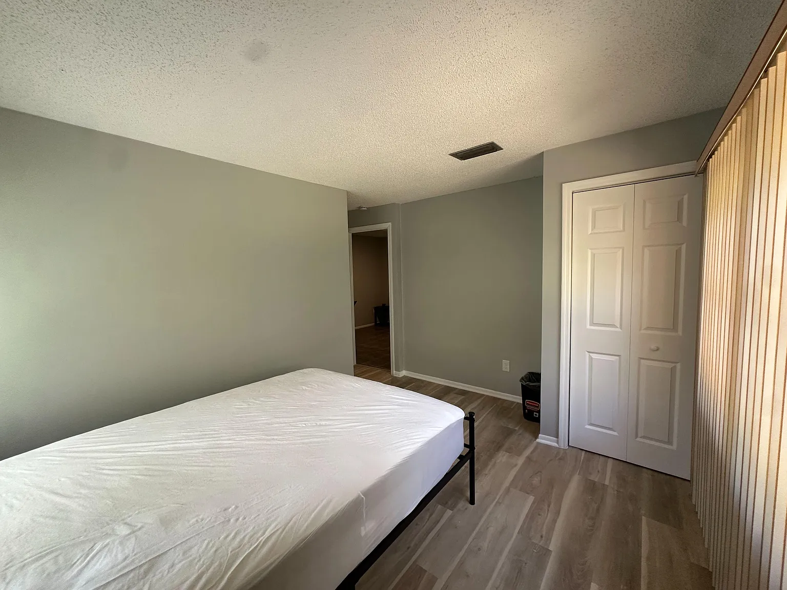 4 bed, 2.0 bath, 1500 sqft, $962 — Photo 2