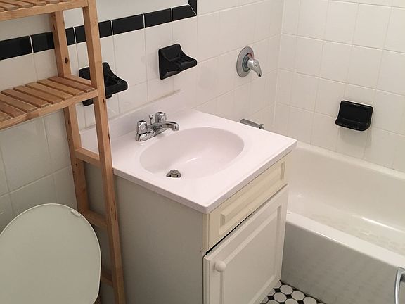 5th image of 465 E 7th St APT 4A