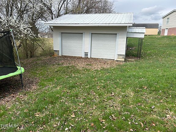 3rd image of 257 Lynn Rd