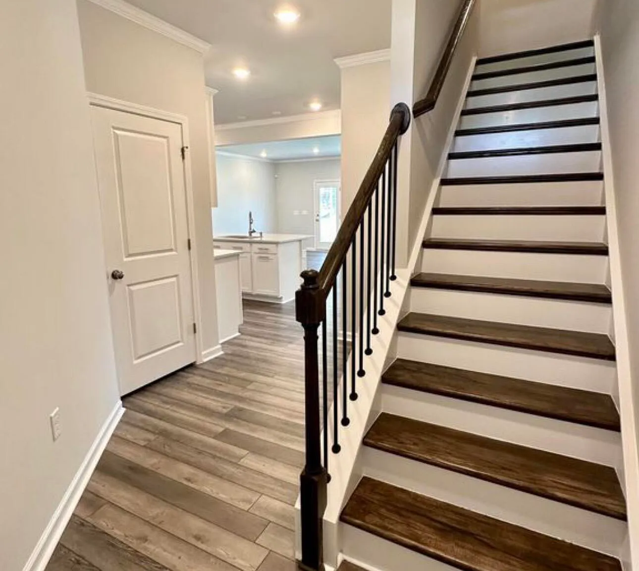 3 bed, 2.5 bath, 1924 sqft, $2,195 — Photo 3