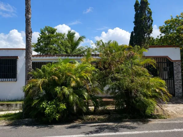 Colinas De Hatillo Calle Opal #I-16, Hatillo, PR 00659