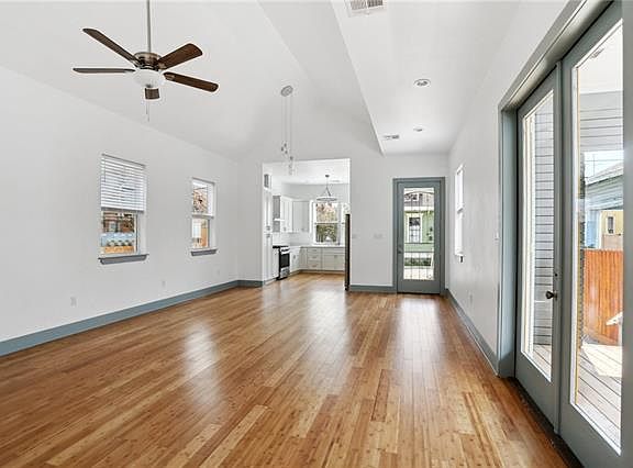3rd image of 1826 Touro St