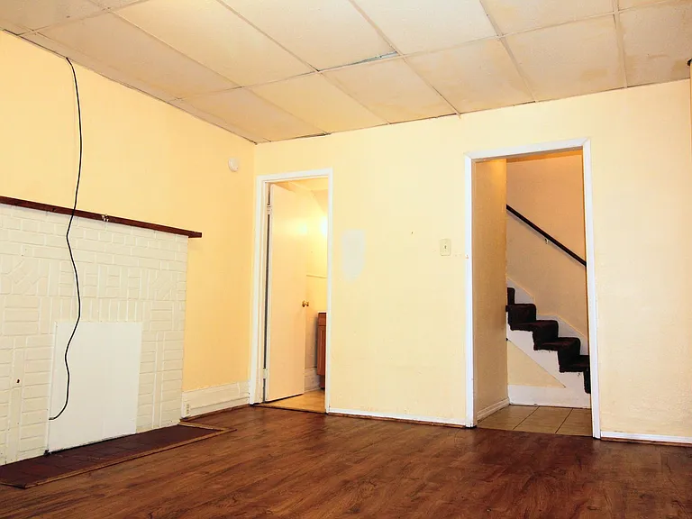 1021 College Ave — Photo 9