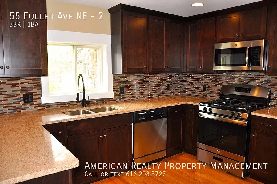 3 bed, 1000 sqft, $1,800 — Photo 3