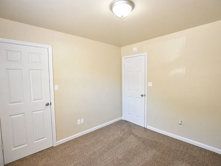 102-110 Shady Way — Photo 7