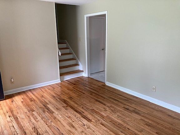 3rd image of 506 E Montcastle Dr