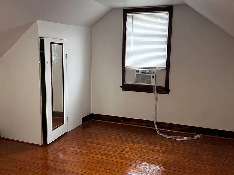 IIIrd Bedroom with AirTight window 6000 BTU GE AC Installed