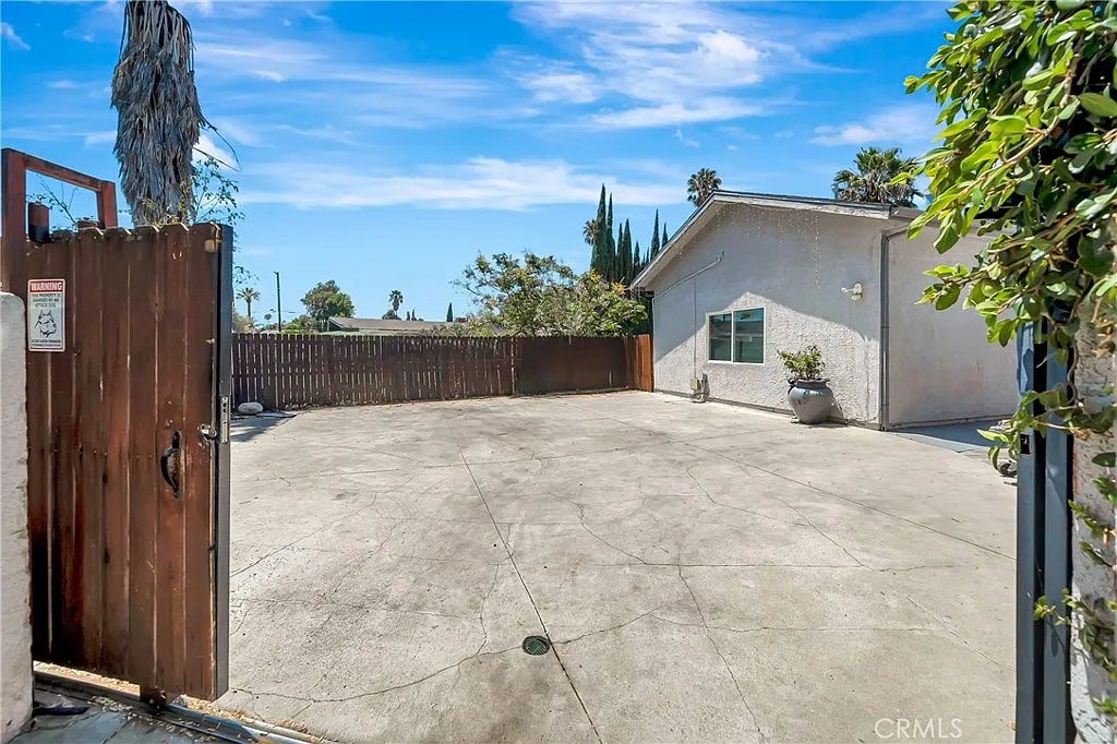 2 bed, 800 sqft, $2,750 — Photo 1