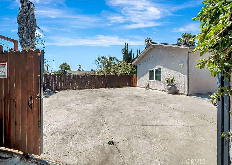 10165 Petit Ave