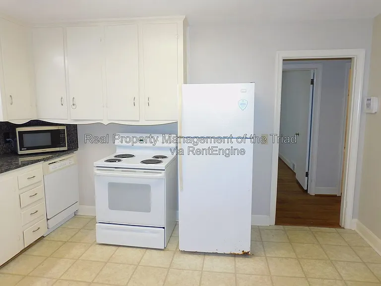 715 S Hawthorne Rd — Photo 5