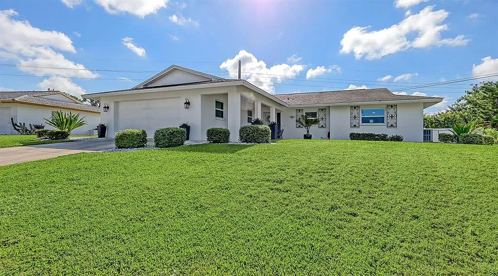 3 bed, 2.0 bath, 1928 sqft, $3,600 — Photo 1