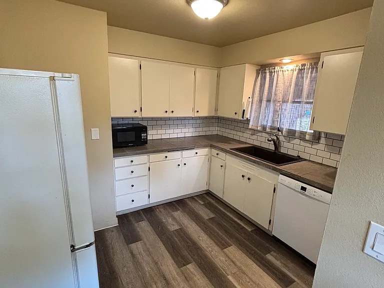 1143 17th St SE — Photo 26