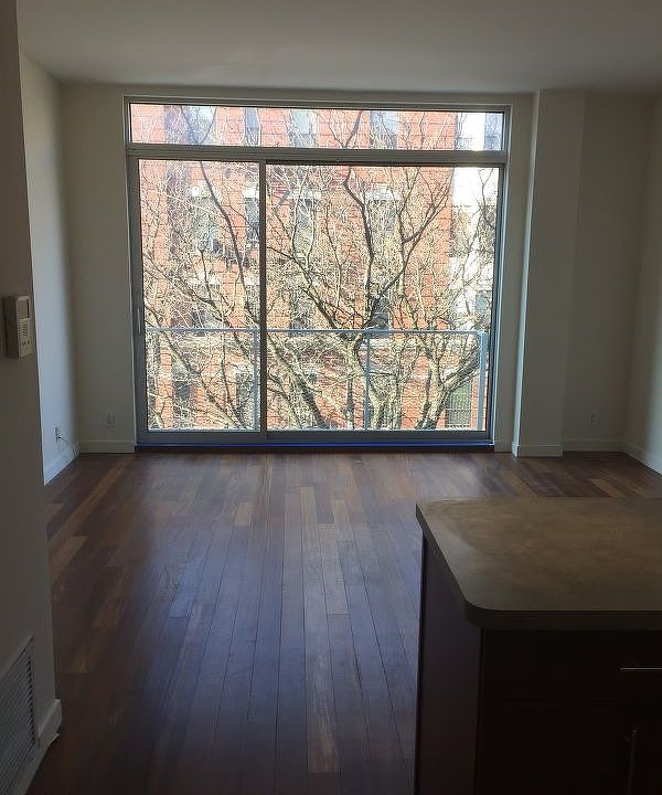 2nd image of 373 Franklin Ave #Rr