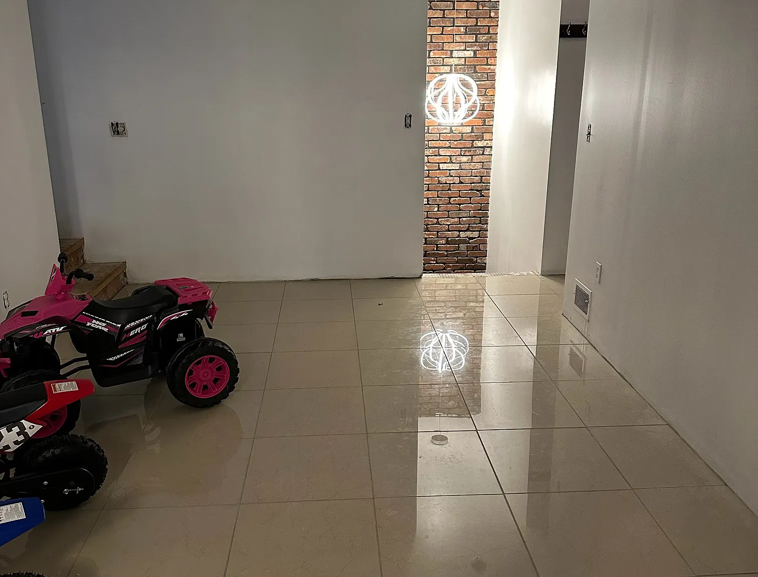3 bed, 3000 sqft, $1,875 — Photo 2