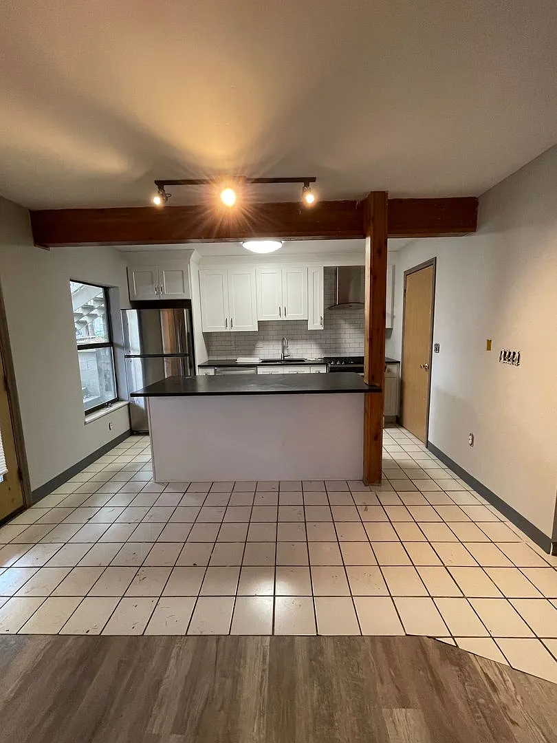 OSU Gateway 4 bedroom 2 full bath apartment — Photo 2