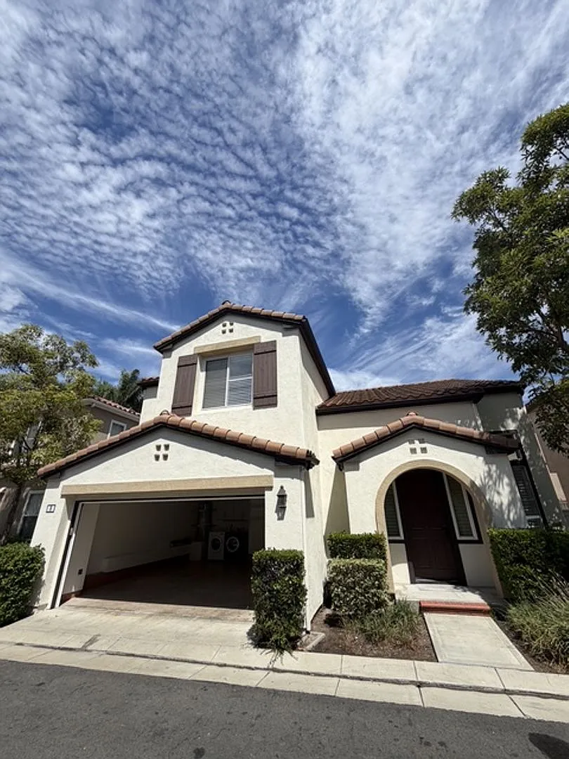 Beautiful Renovated 4-Bedroom Home in Westpark Irvine! — Photo 1