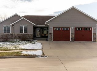803 Juniper Dr, Independence, IA 50644