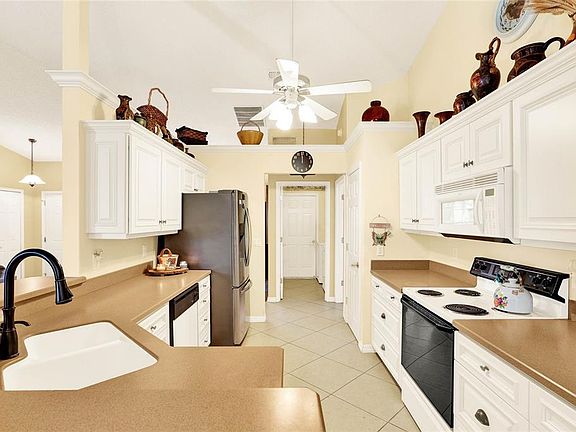 3rd image of 4721 Tara View Rd