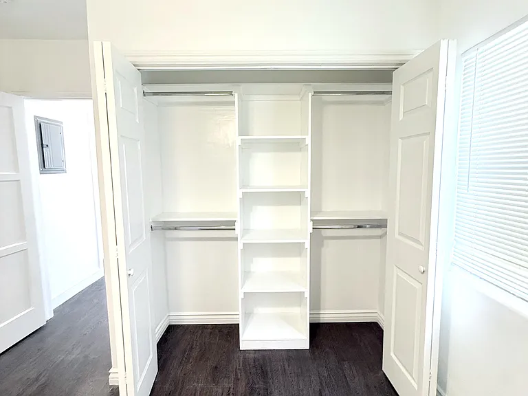 4862 Lindley Ave — Photo 12