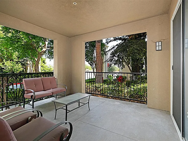 2266 Watermarke Pl — Photo 21