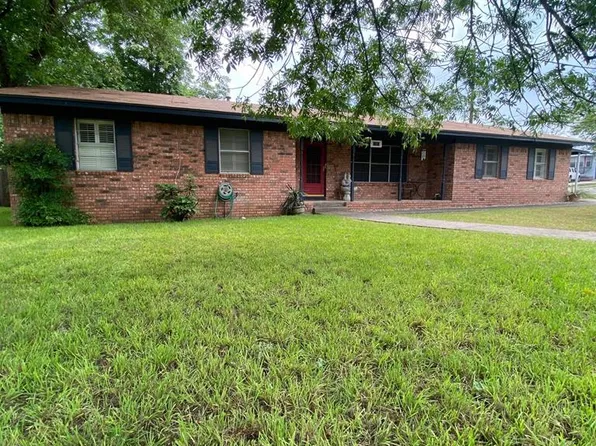 1101 4th St, Kerrville, TX 78028