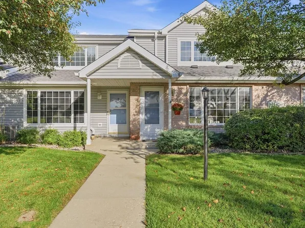 10180 W Whitnall Edge CIRCLE #C, Franklin, WI 53132