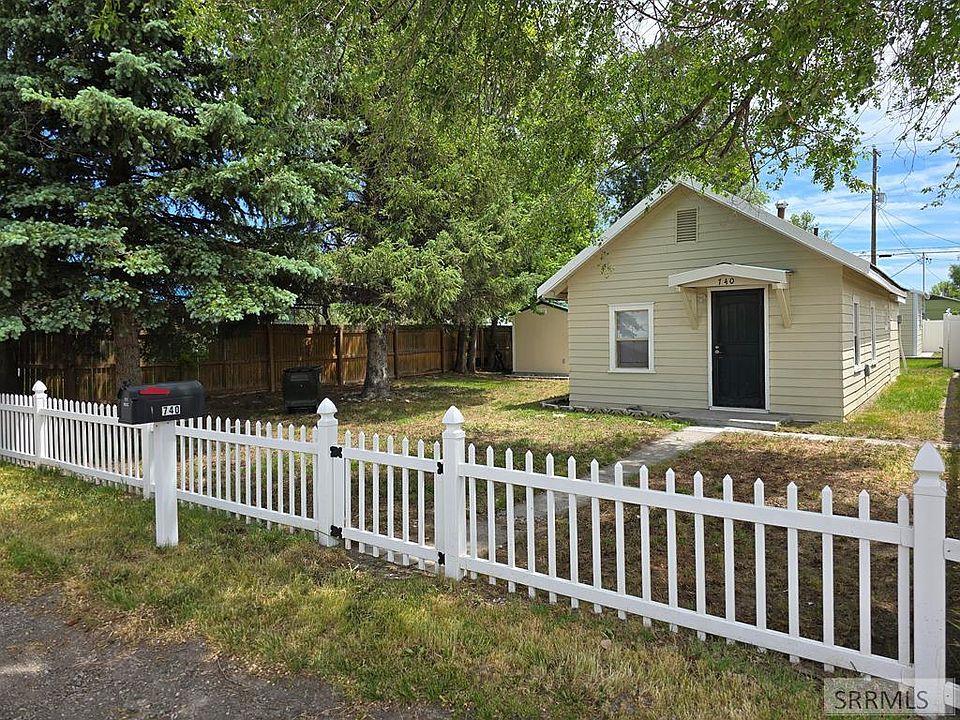 1st image of 740 NE Main St