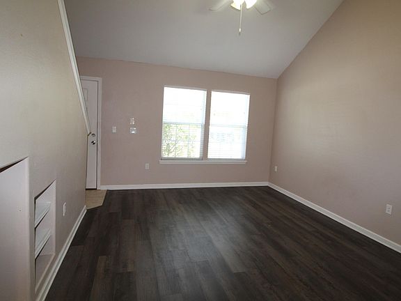 2nd image of 27 Guinevere Ln