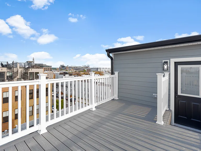 Roof Top Deck w/ view (2)