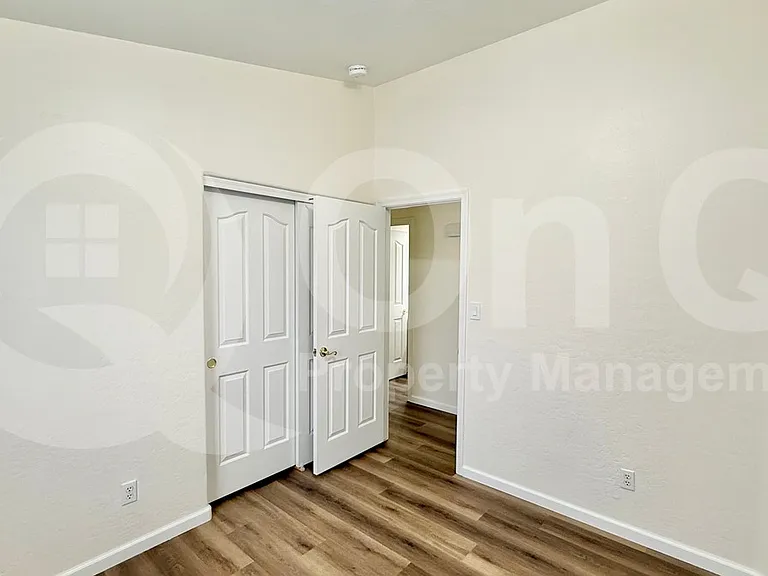 417 E Cantebria Dr — Photo 13