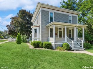 512 S Hough St #1, Barrington, IL