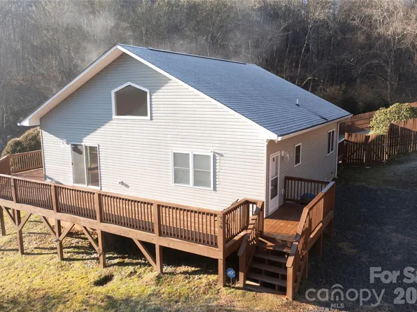 250 Duckett Cove Rd, Waynesville, NC 28786