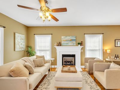 216 Grove St, West Roxbury, MA, 02132