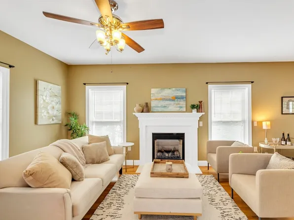 216 Grove St, West Roxbury, MA 02132