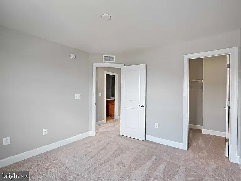 10715 Caledonia Meadow Dr — Photo 28