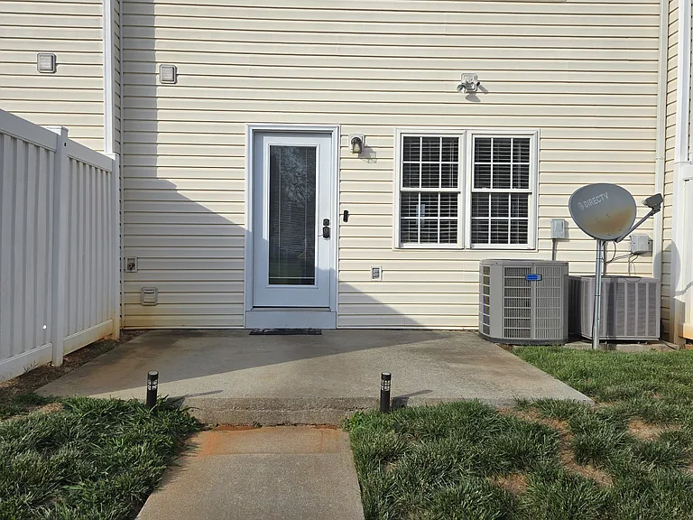 757 Wyndhurst Dr — Photo 10