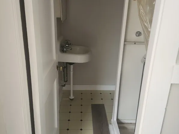 9 Depot St #6, Westford, MA 01886
