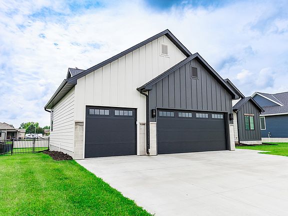 3rd image of 5109 Meadow Ridge Pl