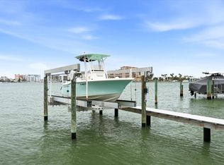 610 Island Way APT 201, Clearwater, FL 33767